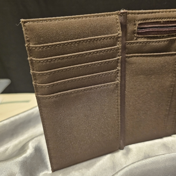 Nine West Tan Croc Embossed Wallet - Picture 9 of 11